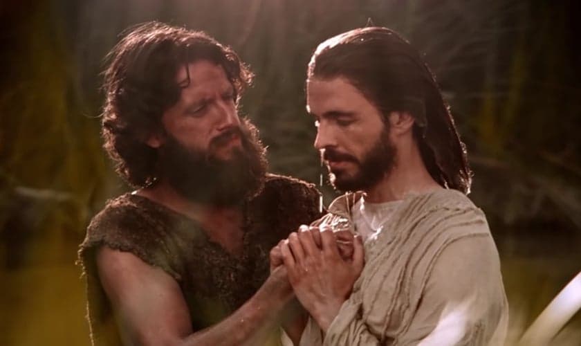Jesus é batizado por João Batista. (Captura de tela/YouTube/Messages of Christ)