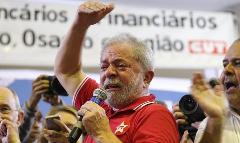 Lula chegou a ser condenado a nove anos e meio de prisão após investigações da Operação Lava Jato. (Foto: Senadinho São Gonçalo)