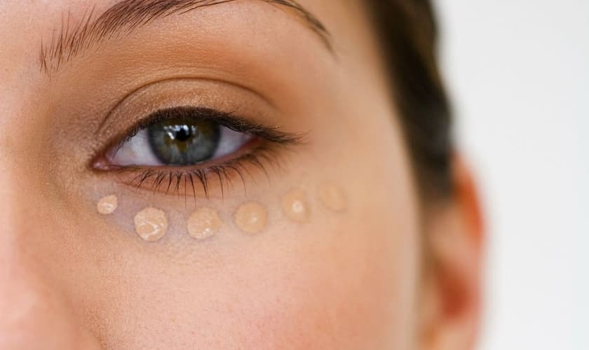 Conheça a maneira correta de disfarçar as olheiras com o make. (Foto: Jupiterimages/Thinkstock/Getty Images)