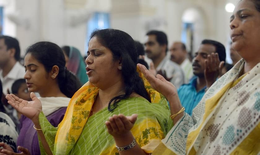 Cristãos participam de culto em igreja indiana. (Foto: Christians in Pakistan)