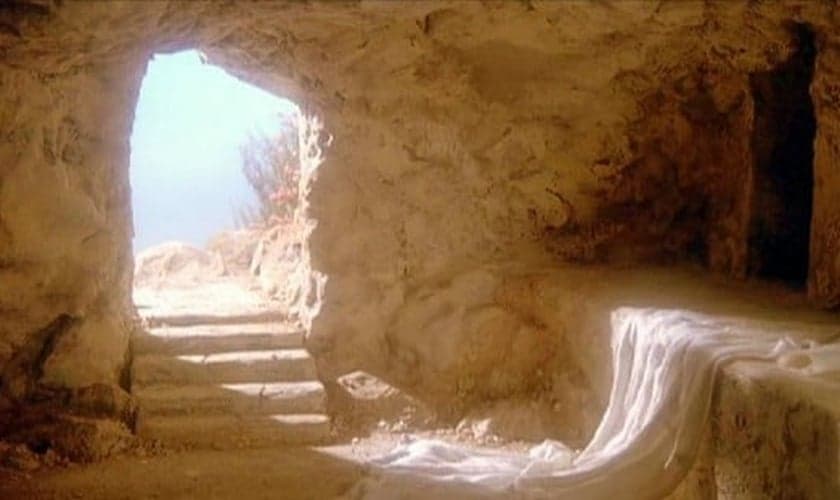 Cena do filme "A Paixão de Cristo", de Mel Gibson, remonta o interior do túmulo de Jesus Cristo. (Imagem: Youtube)