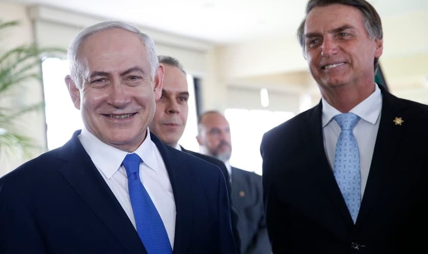 O presidente Jair Bolsonaro ao lado do primeiro-ministro de Israel, Benjamin Netanyahu, em Copacabana. (Foto: Fernando Frazão/Agência Brasil)
