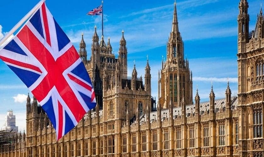 Vista do Parlamento Britânico, que reúne a Câmara dos Lordes e Câmara dos Comuns. (Foto: Reprodução/Internet)