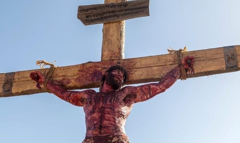 Novela da Record exibe a crucificação de Jesus. (Foto: Edu Moraes/Divulgação/TV Record)