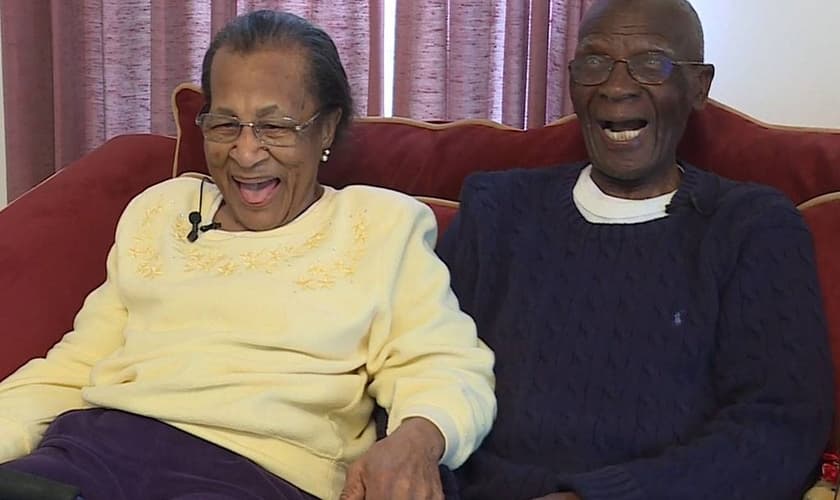 Willie, 100 anos e Daniel, 103 anos, celebram 82 anos de casados. (Foto: Reprodução/WCNC)