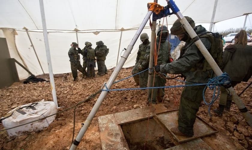 Ação das Forças de Defesa de Israel teve como objetivo destruir túneis construídos pelo grupo terrorista Hezbollah. (Foto: AP Photo)