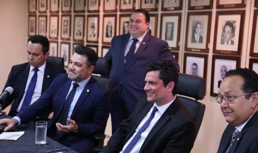 Moro recebeu deputados da Frente Parlamentar Evangélica, incluindo o pastor Marco Feliciano. (Foto: Henrique Gomes Batista/Agência O Globo)