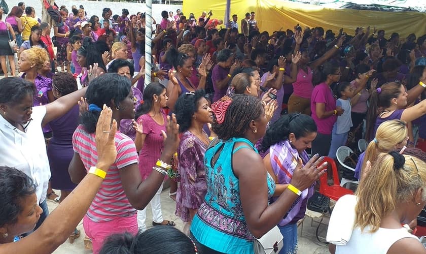 Mulheres se reúnem para na conferência Déboras 2019, em Cuba. (Foto: Reprodução/Alain Toledano Valiente)
