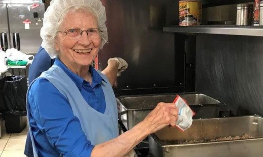 Phyllis Harper, de 88 anos, é conhecida em sua igreja por cozinhar para os necessitados. (Foto: AG News)
