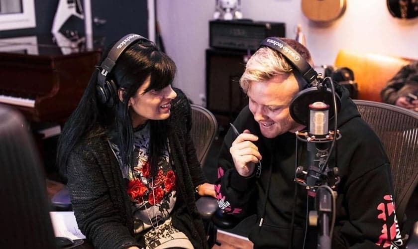 Fernanda Brum e Joth Huth juntos para gravar "Escolho a Ti" ("I Choose You"). (Foto: Divulgação)