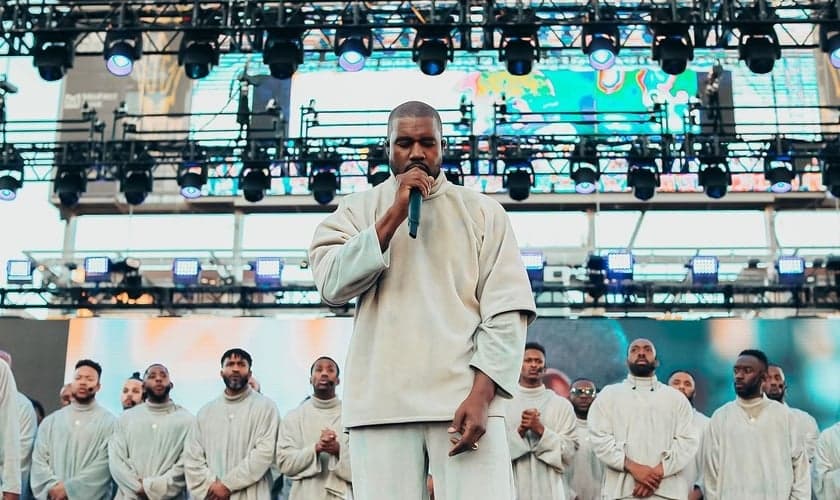 Kanye West compartilhou seu testemunho na conferência Awaken 2020, no estádio Sun Devil, em Arizona. (Foto: Awaken 2020)