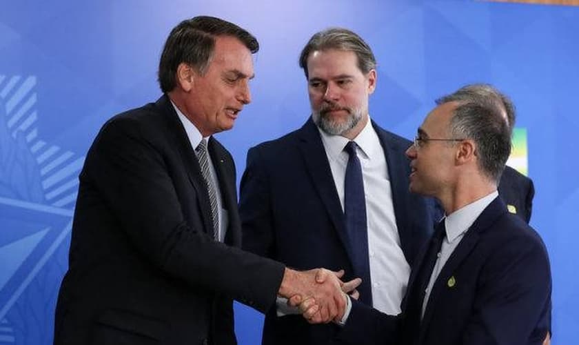 O presidente Jair Bolsonaro falou no nome do ministro da Justiça André Mendonça para ser o evangélico que ocupará uma das vagas que deve abrir em breve no STF. (Foto: Arquivo/Marcos Corrêa/PR)
