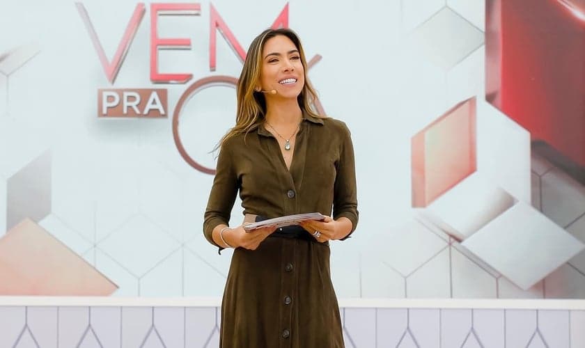 Patrícia Abravanel é apresentadora do "Vem Pra Cá". (Foto: Divulgação/SBT)