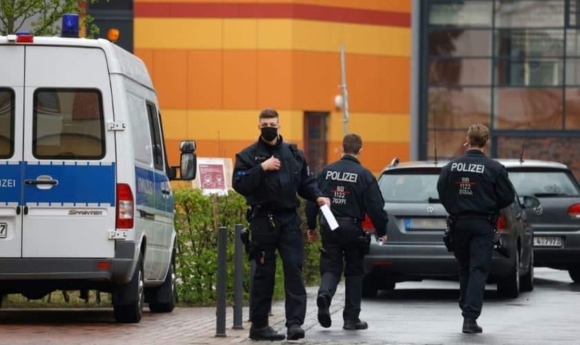 Policiais alemães, em 29 de abril de 2021, em Potsdam, no leste da Alemanha. (AFP/Arquivos).