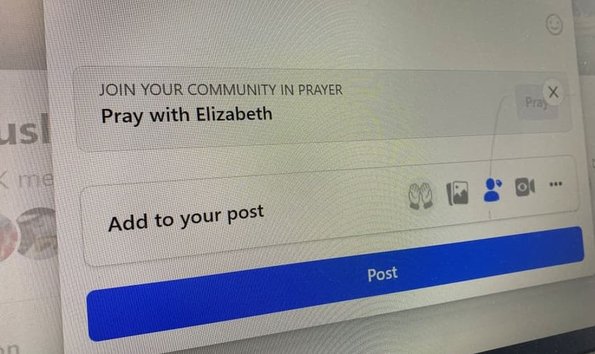 O novo recurso, disponível nos grupos privados, permite que os usuários façam pedidos de oração. (Foto: Reuters/Elizabeth Culliford/Ilustração).